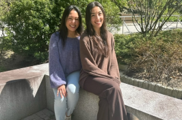 Leni and Michelle Lemos sit outside of the 彼得T. 保罗经济与商业学院.